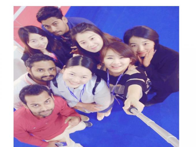 Droge Water die van de zonnepaneel Photovoltaic Schoonmakende Machine Handbediende Electric Power-Post Schoonmakende Rol wassen 7