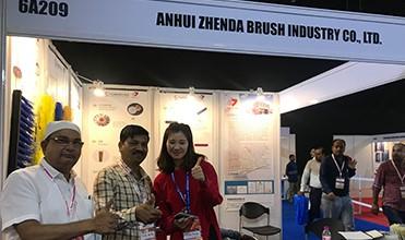 Droge Water die van de zonnepaneel Photovoltaic Schoonmakende Machine Handbediende Electric Power-Post Schoonmakende Rol wassen 14